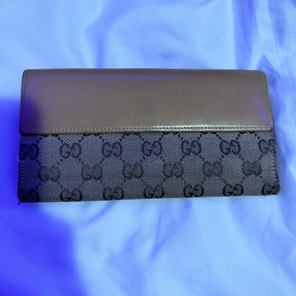 Authentic Gucci Bifold Wallet. - Picture 7 of 11